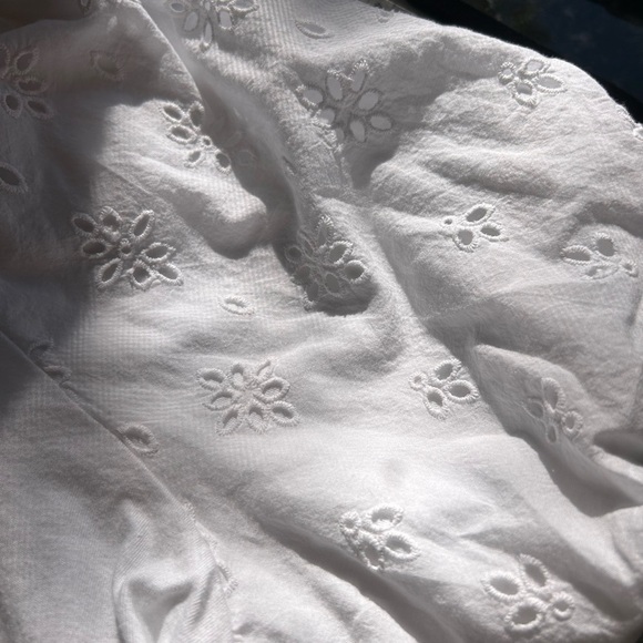 Old Navy cotton crewneck puff sleeve short sleeve. Eyelet lace. Cottage core. L - Picture 8 of 10